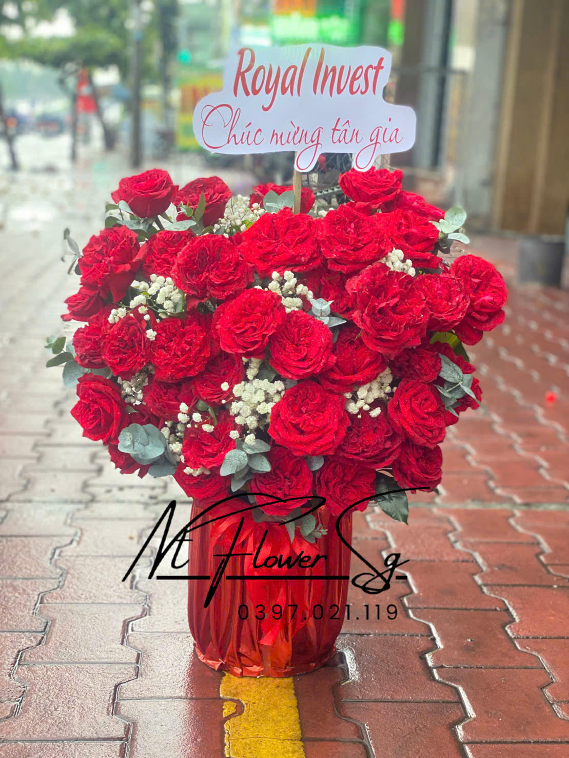 Giỏ Hoa Hồng Đỏ: Món Quà Cho Những Ngày Đặc Biệt"