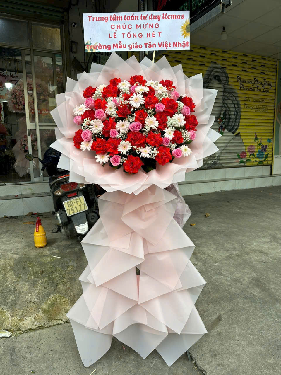 Kệ hoa khai trương 046