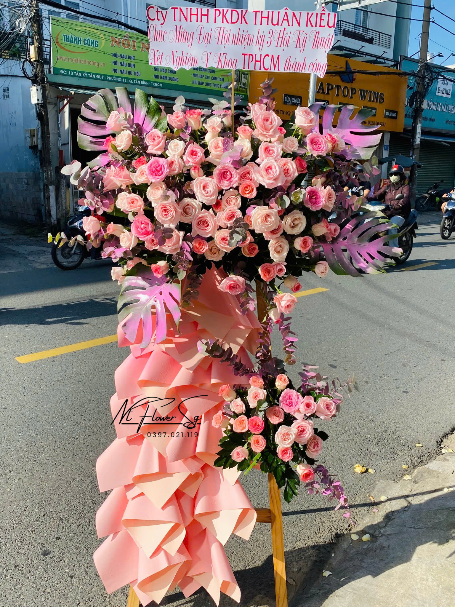 Kệ hoa khai trương 058