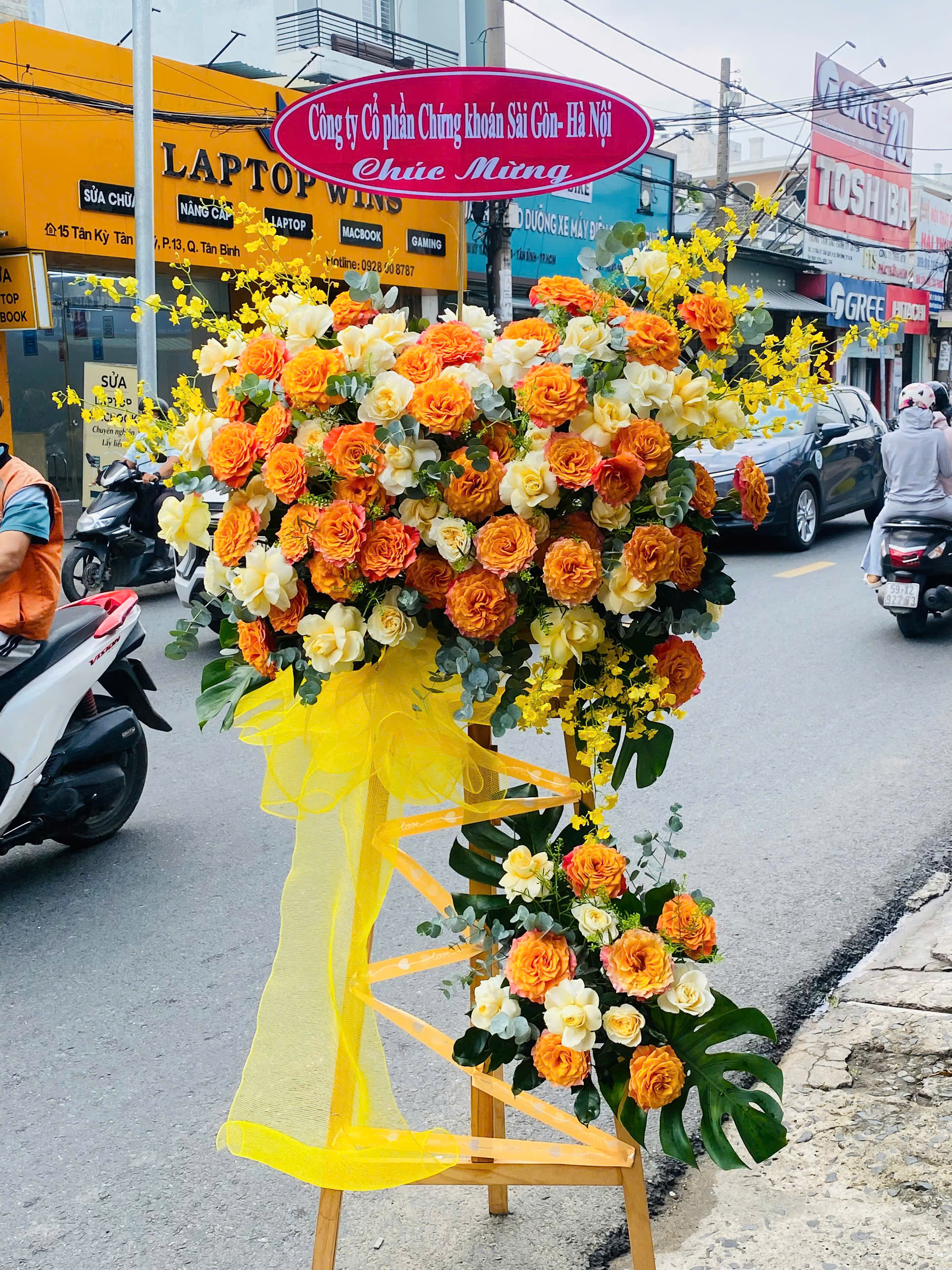 Kệ hoa khai trương 067