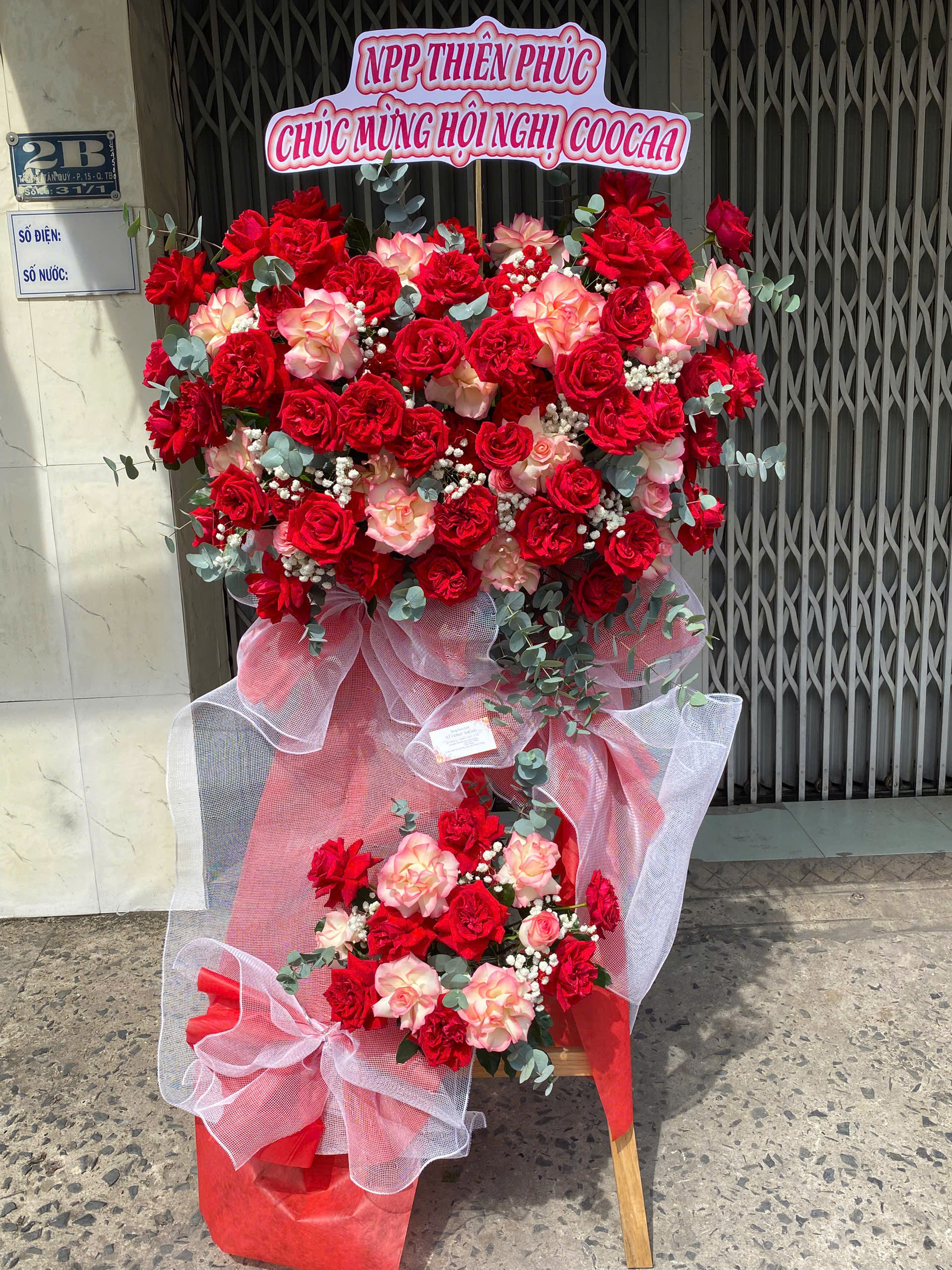 Kệ hoa khai trương 070